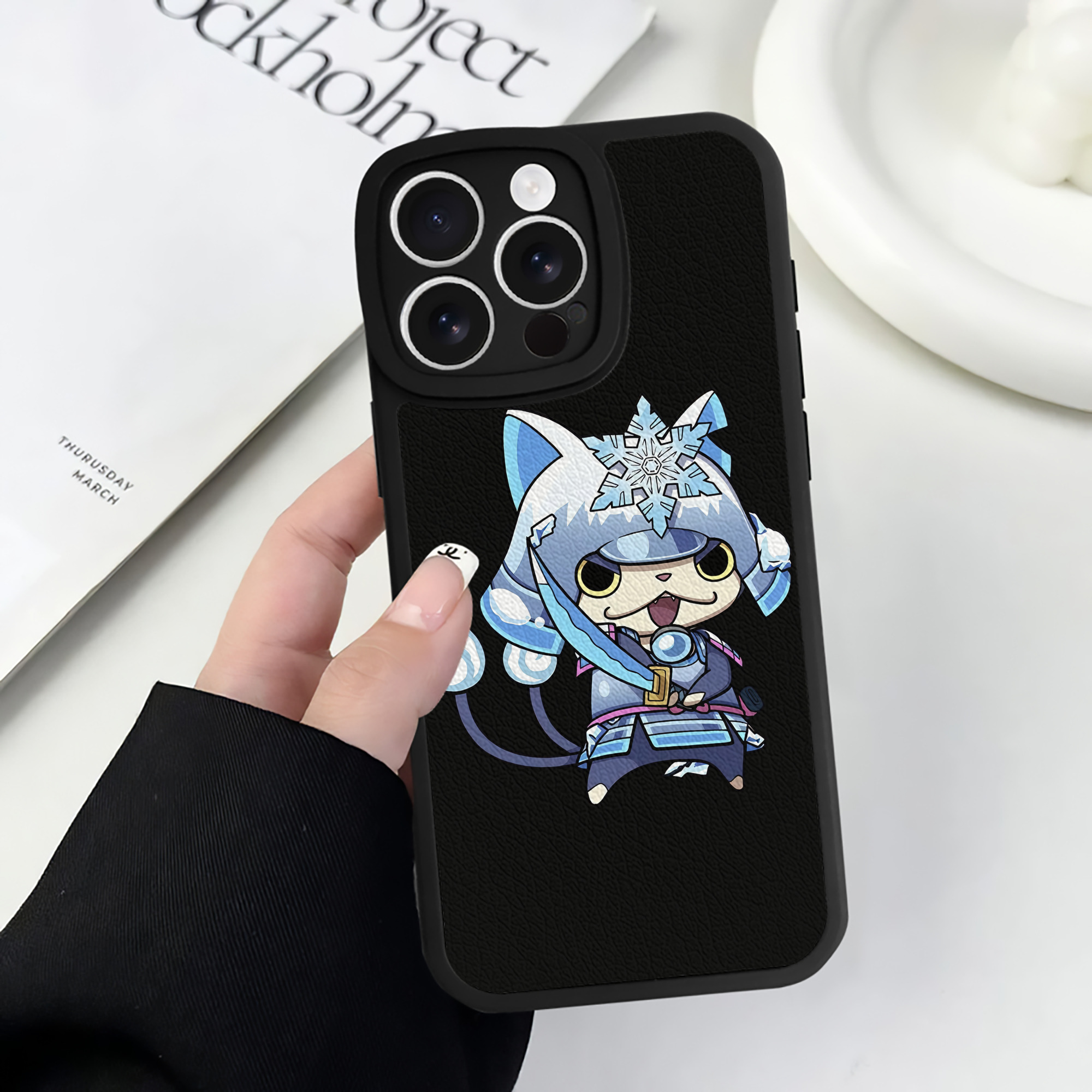 （画像用） 妖怪ウォッチ Yo-kai Watch 【iPhone 16シリーズ対応】シリコンスマホケース（レザー調） 材質：シリコン